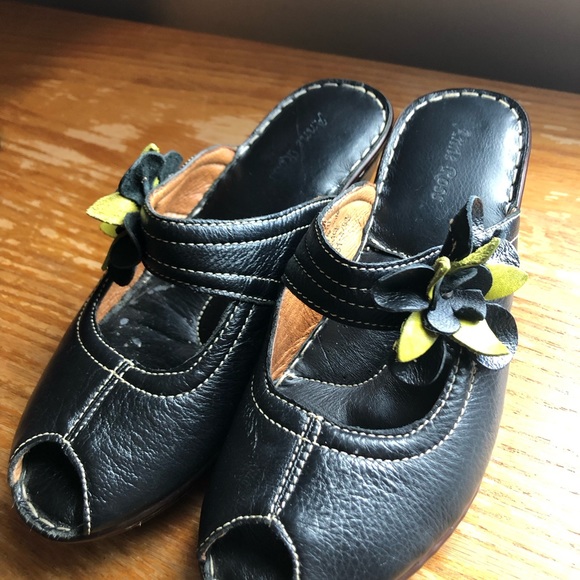 Sandals - Picture 3 of 4